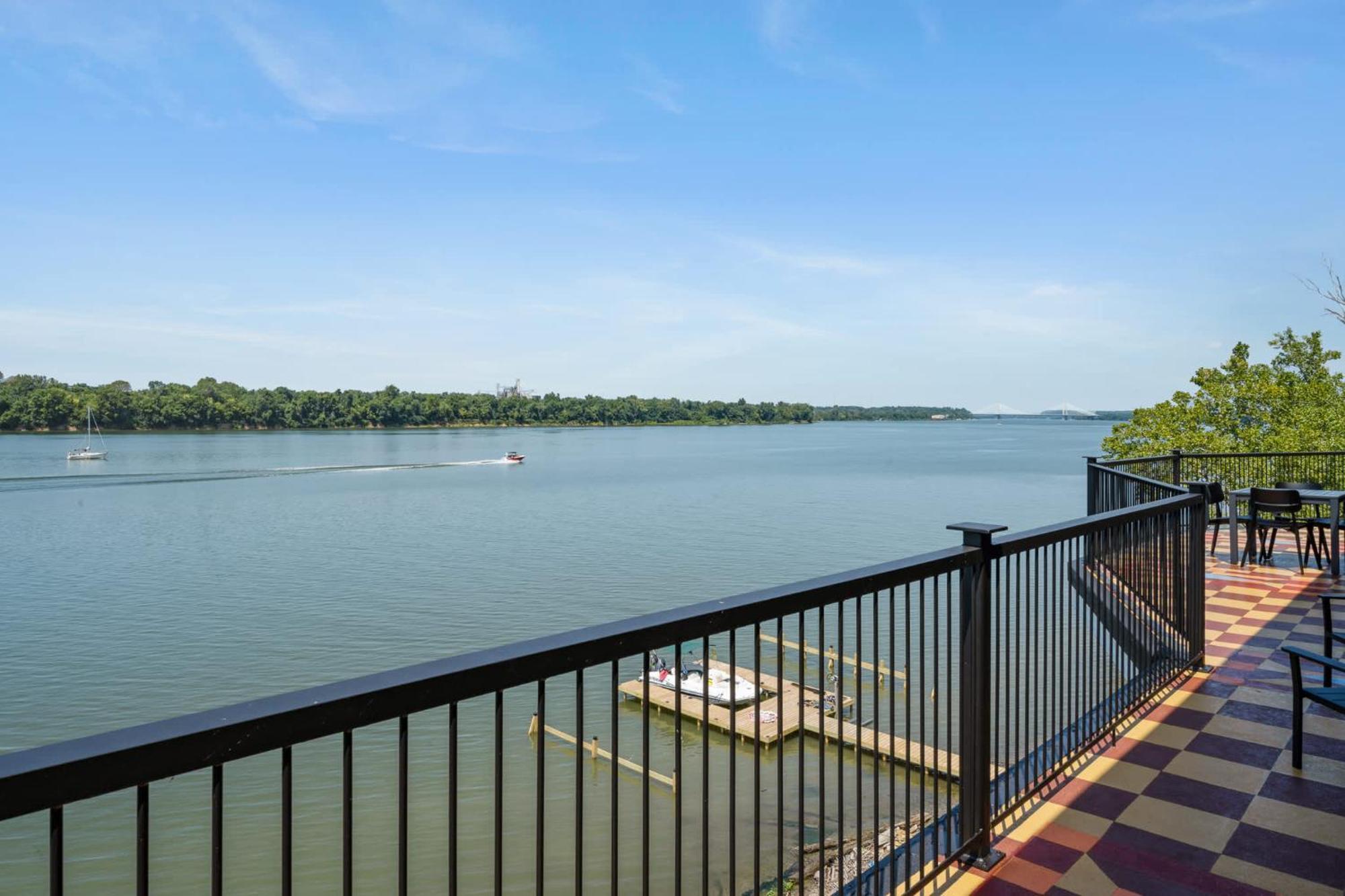 Holiday home Top-floor Riverside Retreat Timeless Charm & Views Louisville