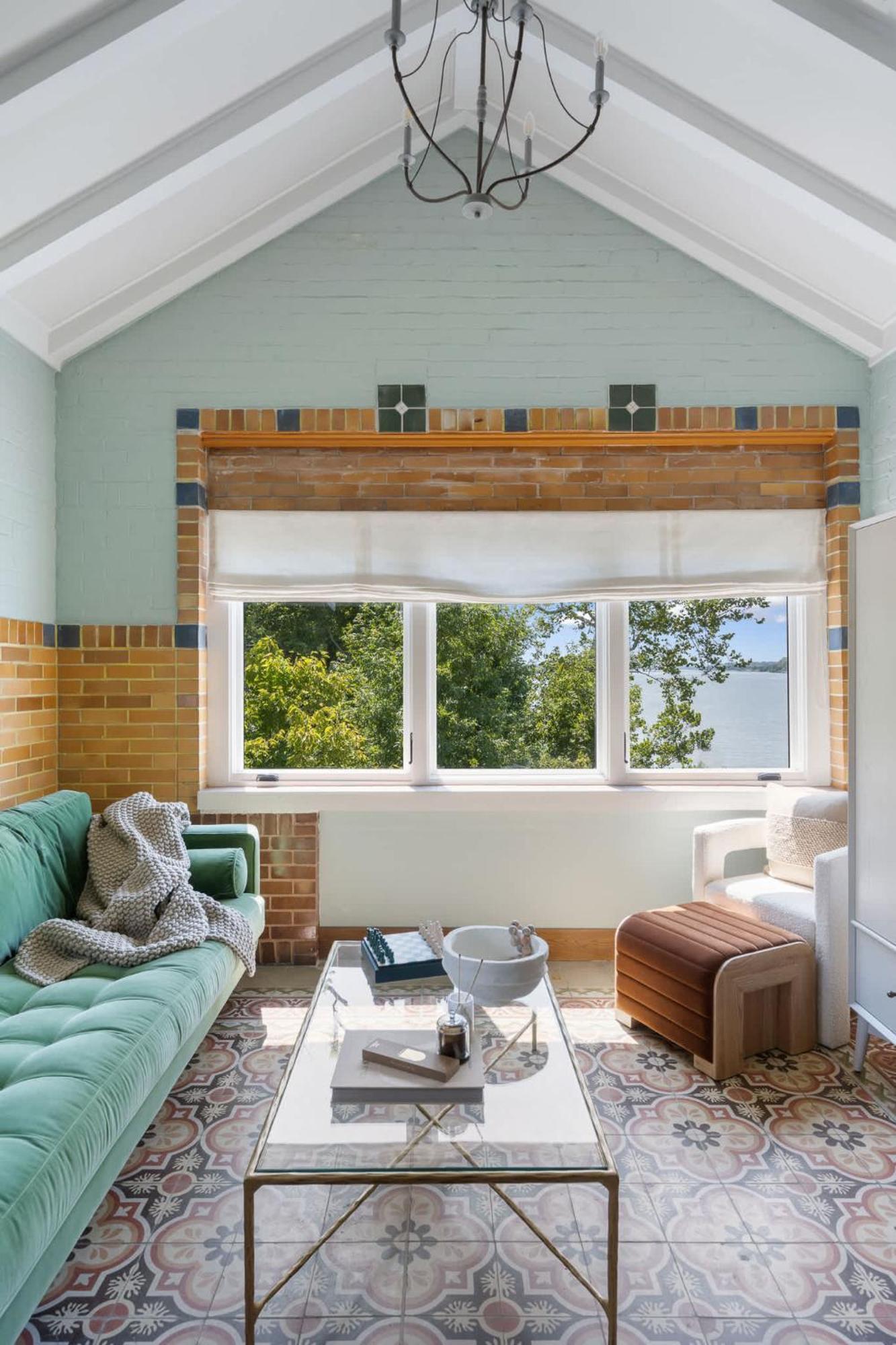 Holiday home Top-floor Riverside Retreat Timeless Charm & Views