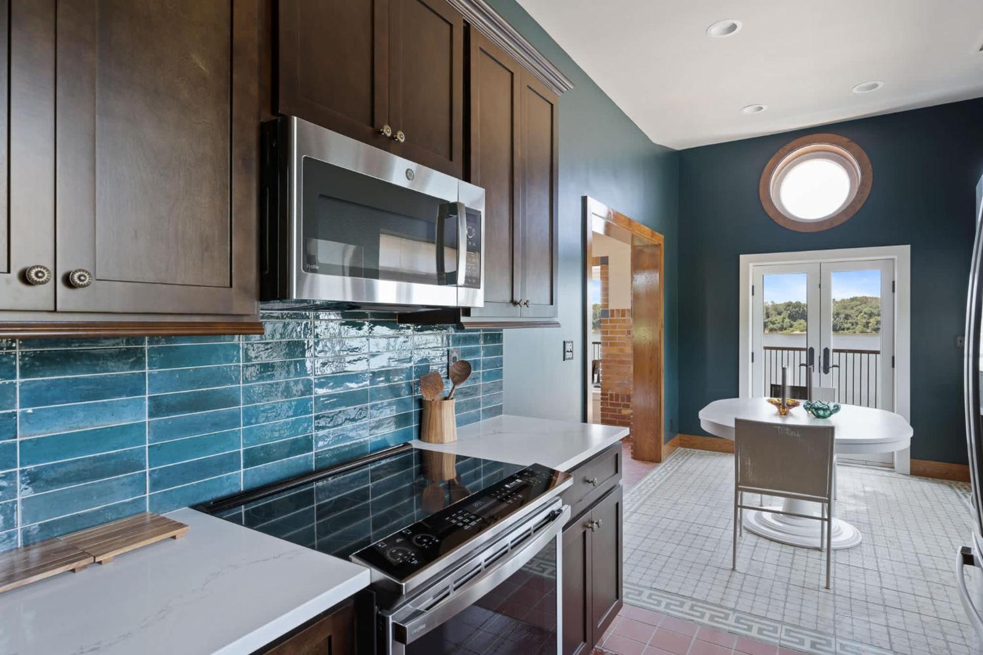 Holiday home Top-floor Riverside Retreat Timeless Charm & Views Louisville
