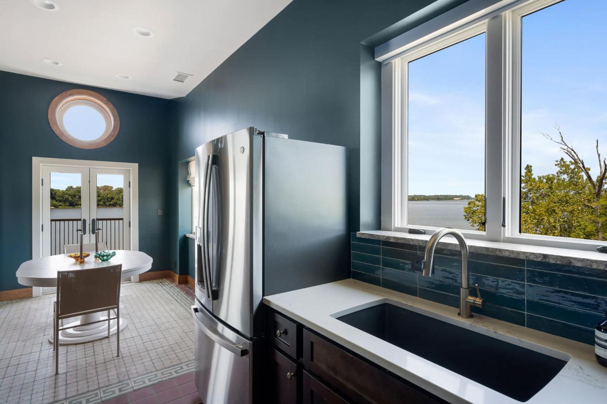 Holiday home Top-floor Riverside Retreat Timeless Charm & Views