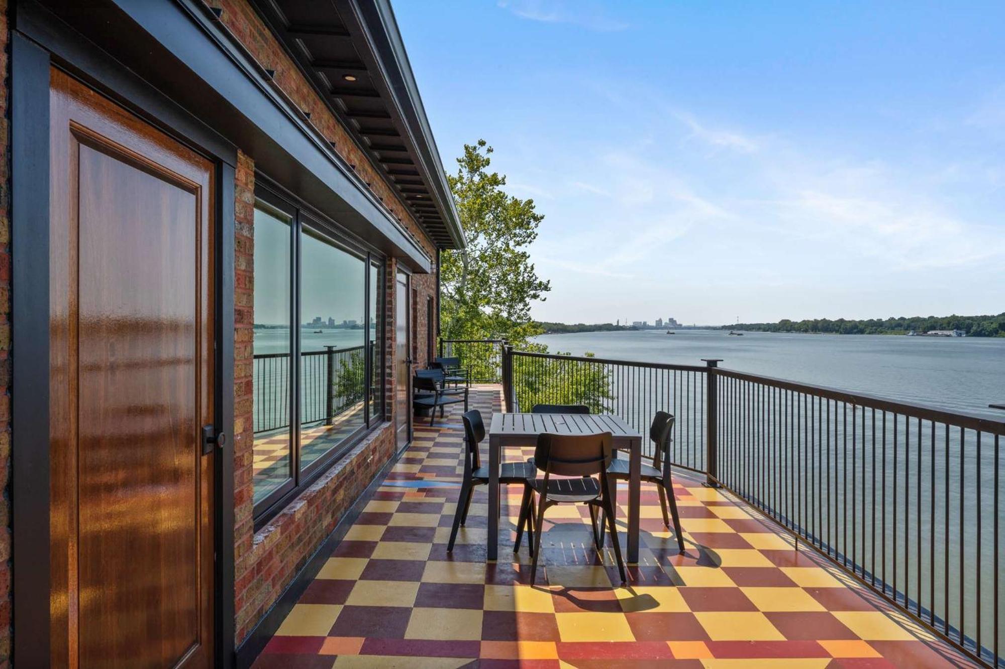 Holiday home Top-floor Riverside Retreat Timeless Charm & Views Louisville