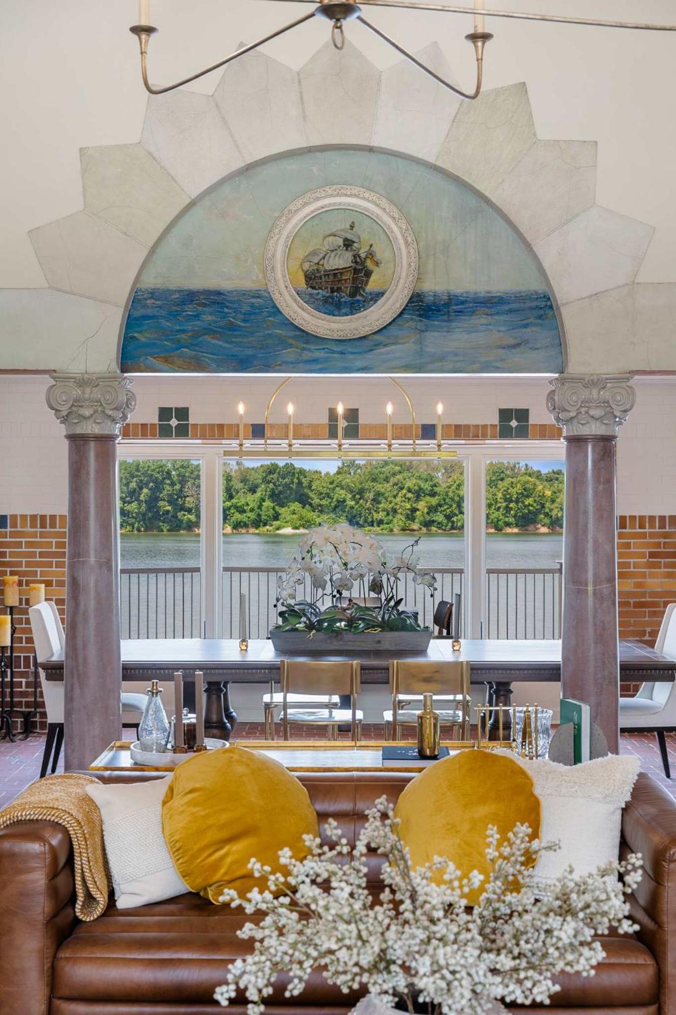 Top-floor Riverside Retreat Timeless Charm & Views *